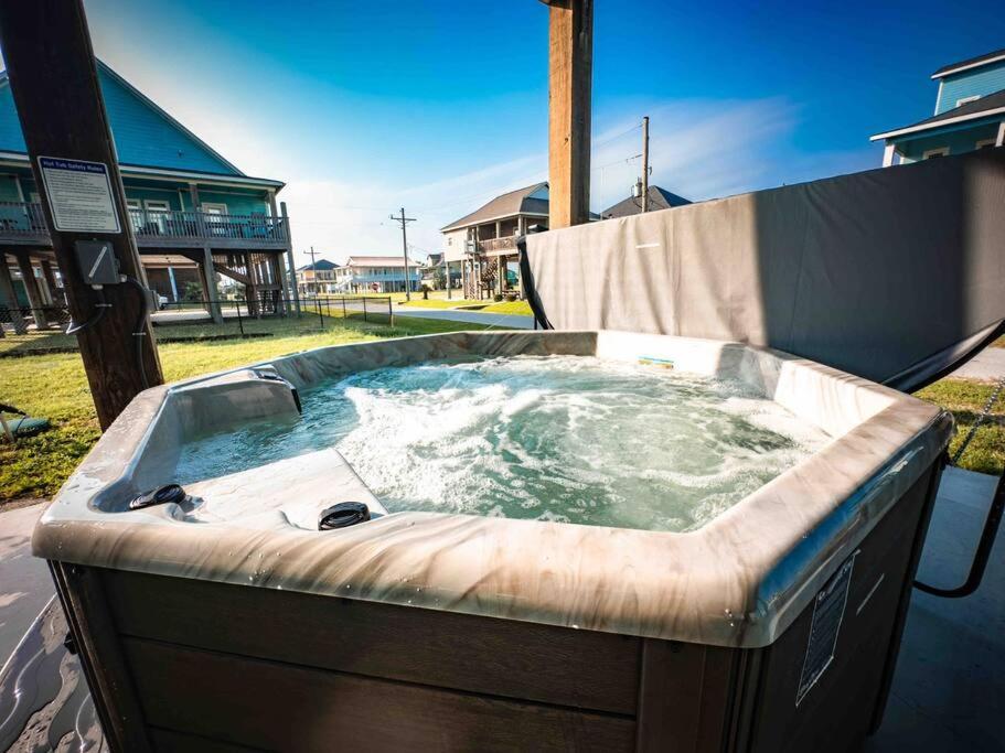 Beachfront - Hot Tub - Bbq - 14 Guests Bolivar Peninsula Esterno foto